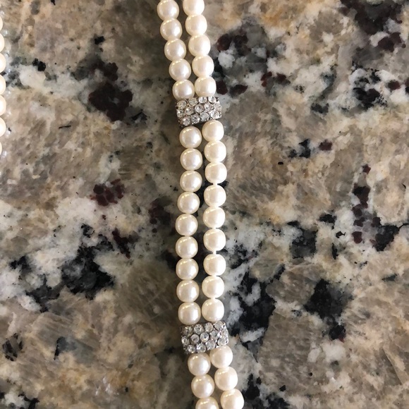 Pearl ivory necklace, earrings and bracelet. - Picture 5 of 5